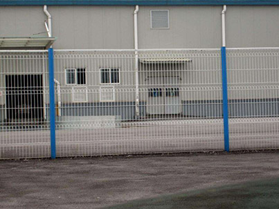 公路護(hù)欄網(wǎng)立柱距離是多少？ 